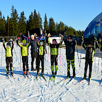 Pakilan Vedon urheilijoita ryhmäkuvassa